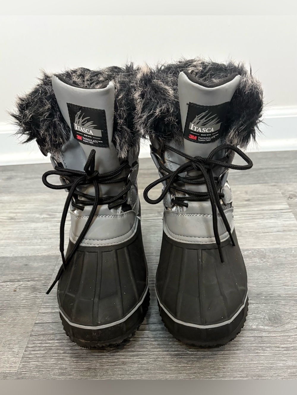 Itasca Black and Gray Fur-Trim Insulated Winter Boots. Women size 8